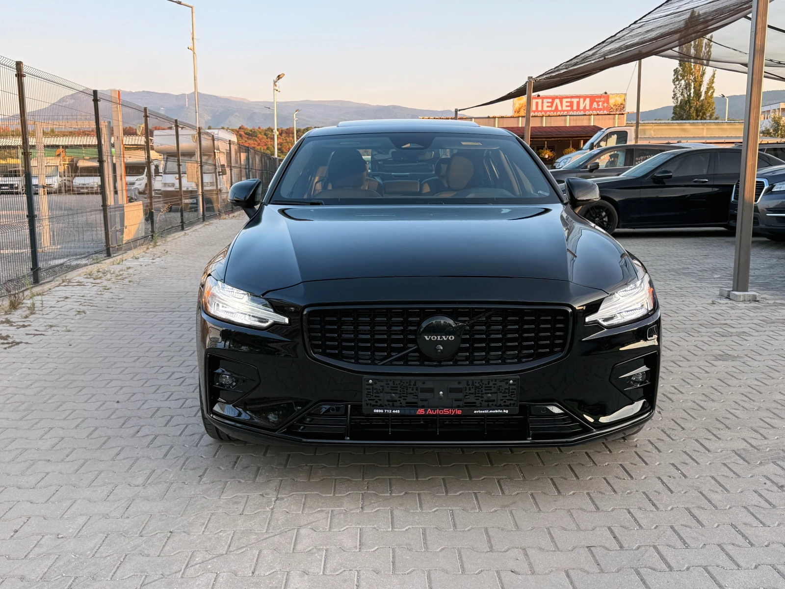 Volvo S60 B5 Black Edition Plus AWD Mild Hybrid  - изображение 2