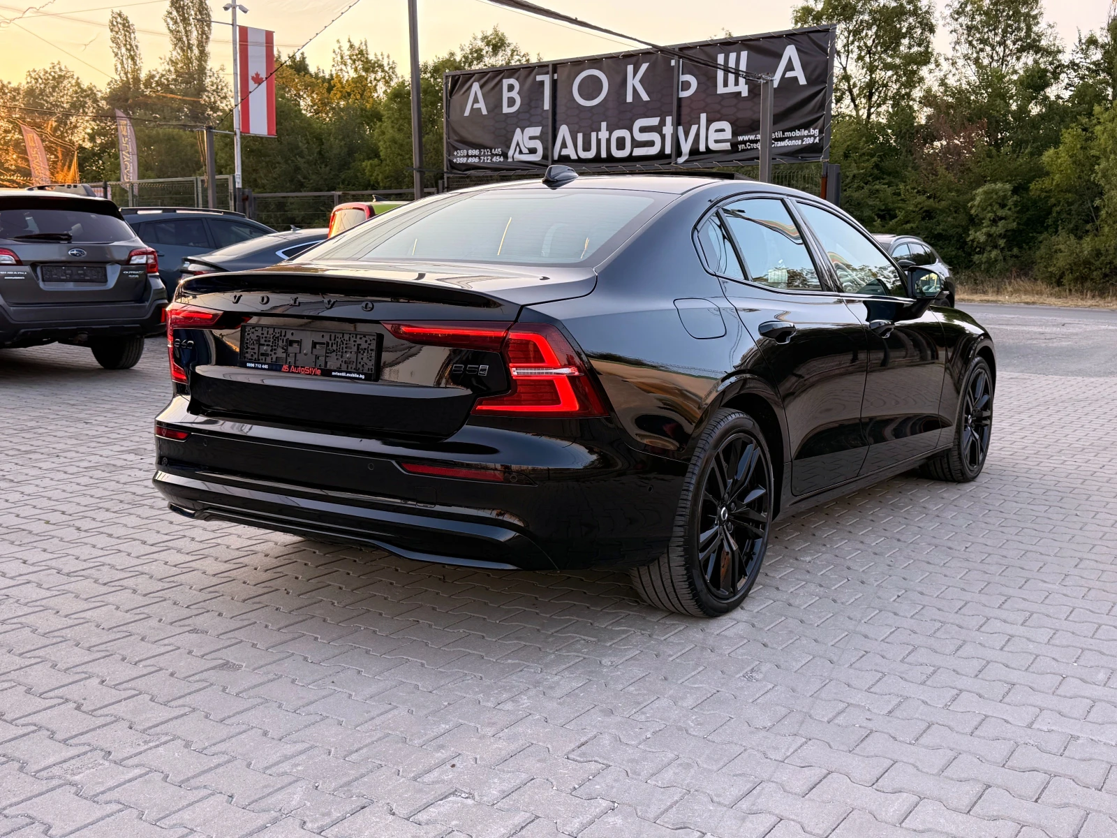 Volvo S60 B5 Black Edition Plus AWD Mild Hybrid  - изображение 4