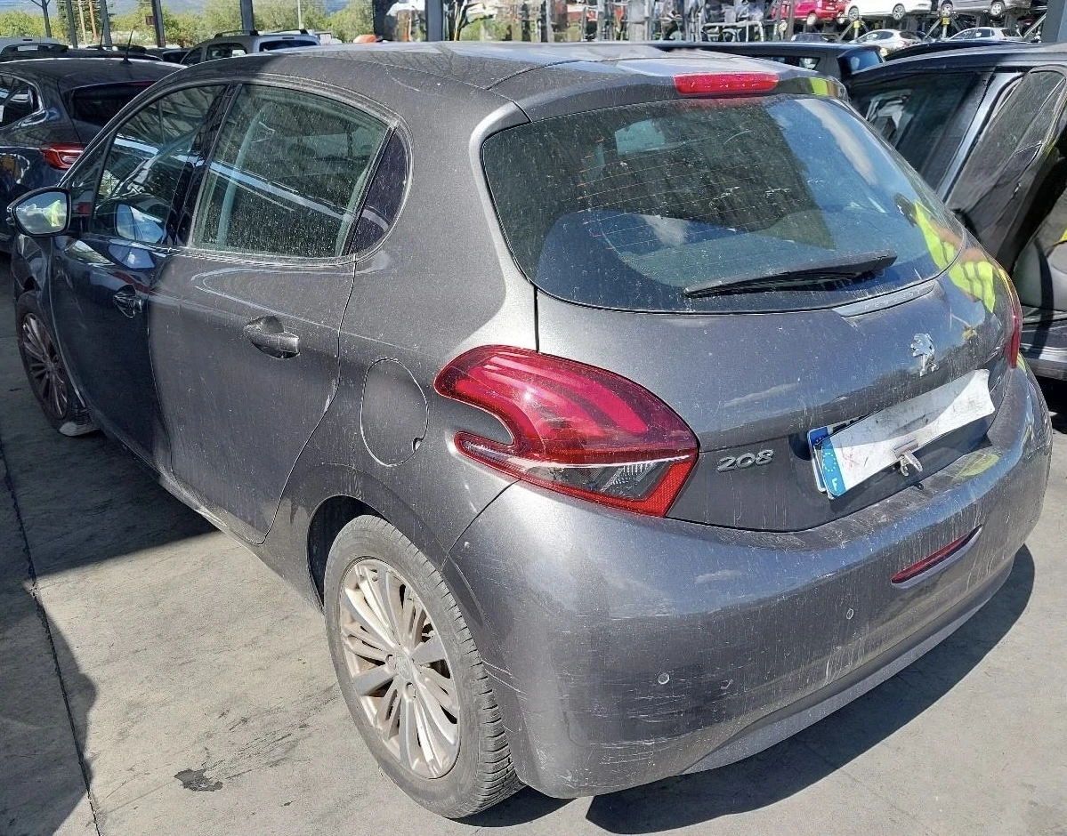 Peugeot 208 1.2i AUTOMATIC EURO6 - изображение 6