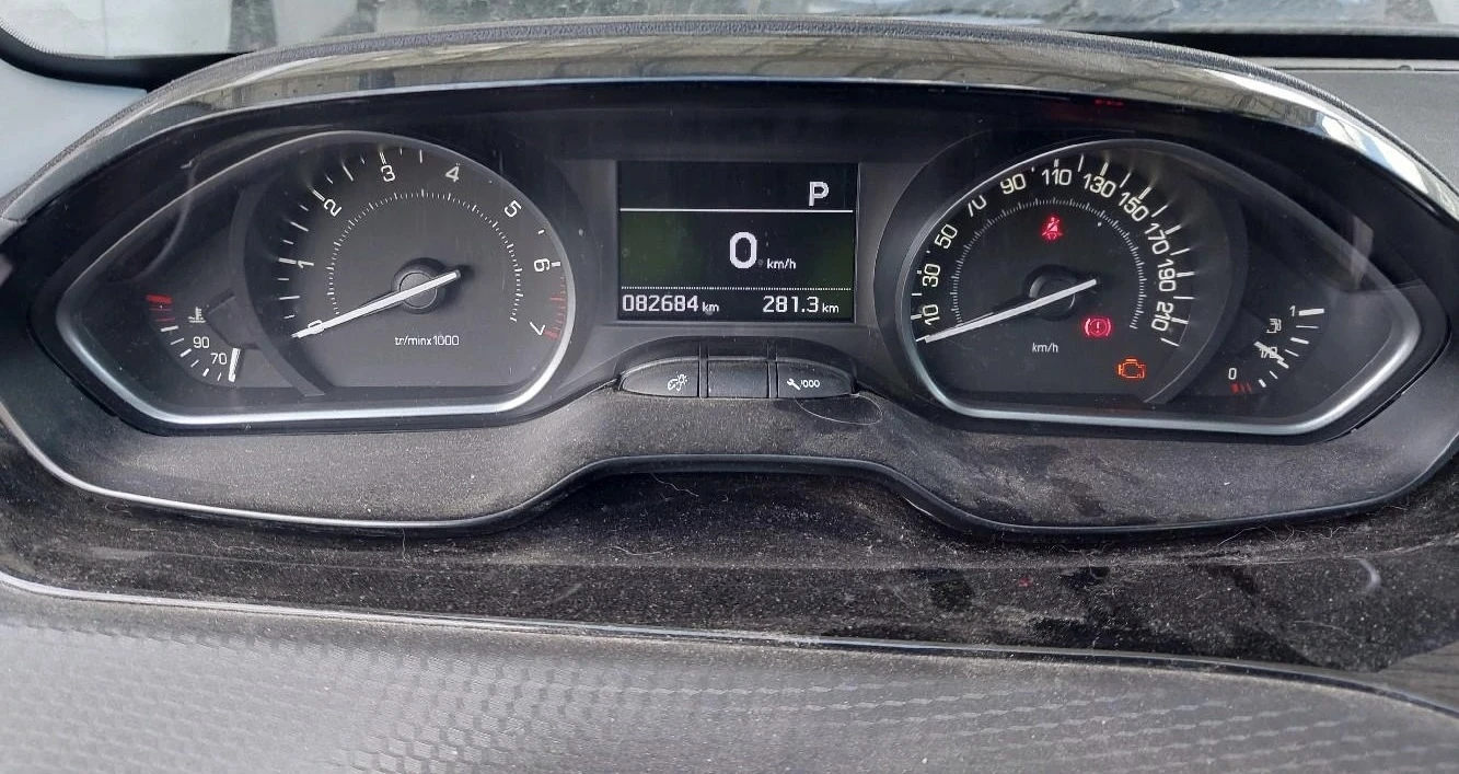 Peugeot 208 1.2i AUTOMATIC EURO6 - изображение 10