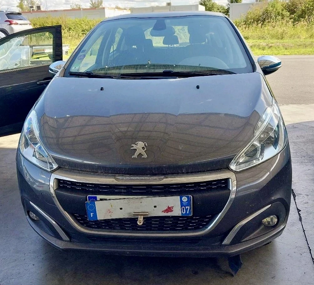 Peugeot 208 1.2i AUTOMATIC EURO6 - изображение 2