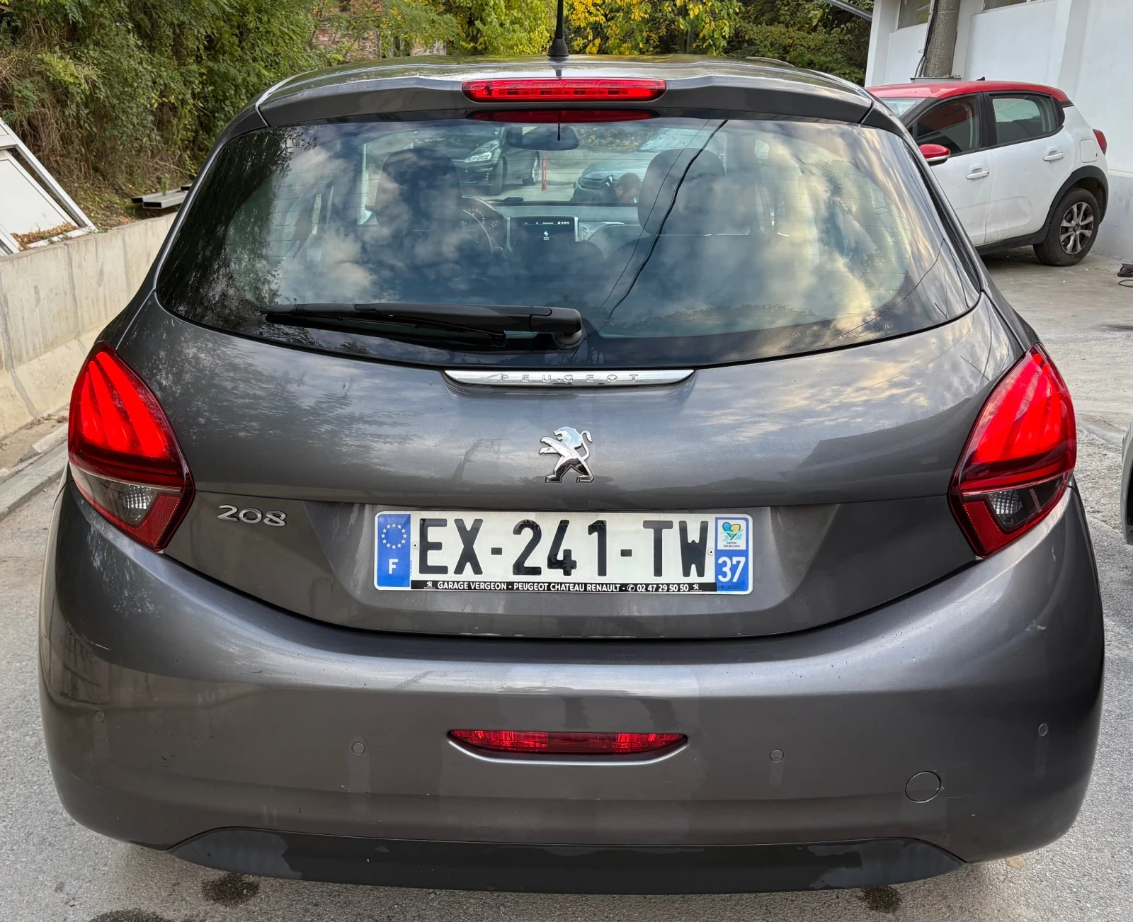 Peugeot 208 1.2i AUTOMATIC EURO6 - изображение 5