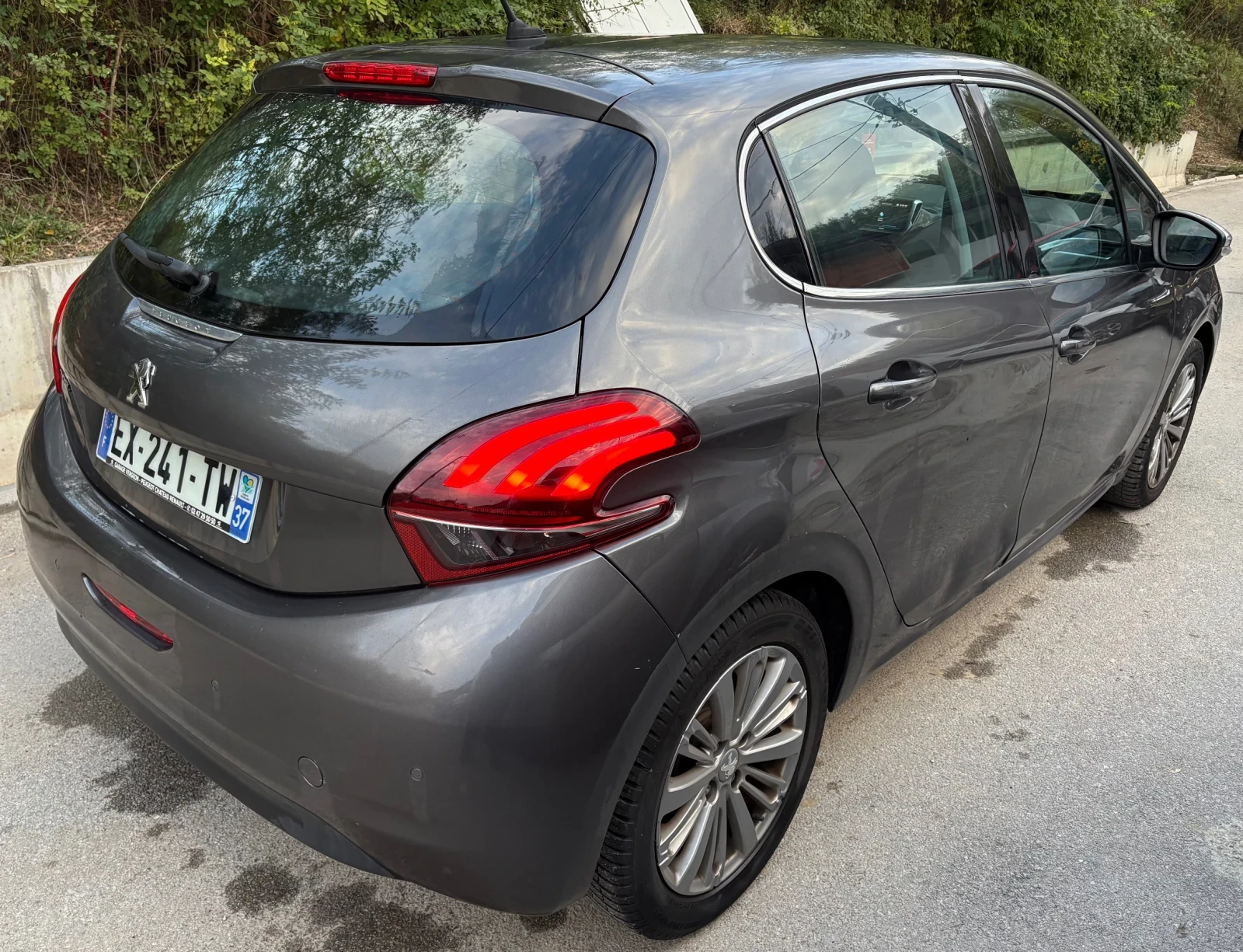 Peugeot 208 1.2i AUTOMATIC EURO6 - изображение 3