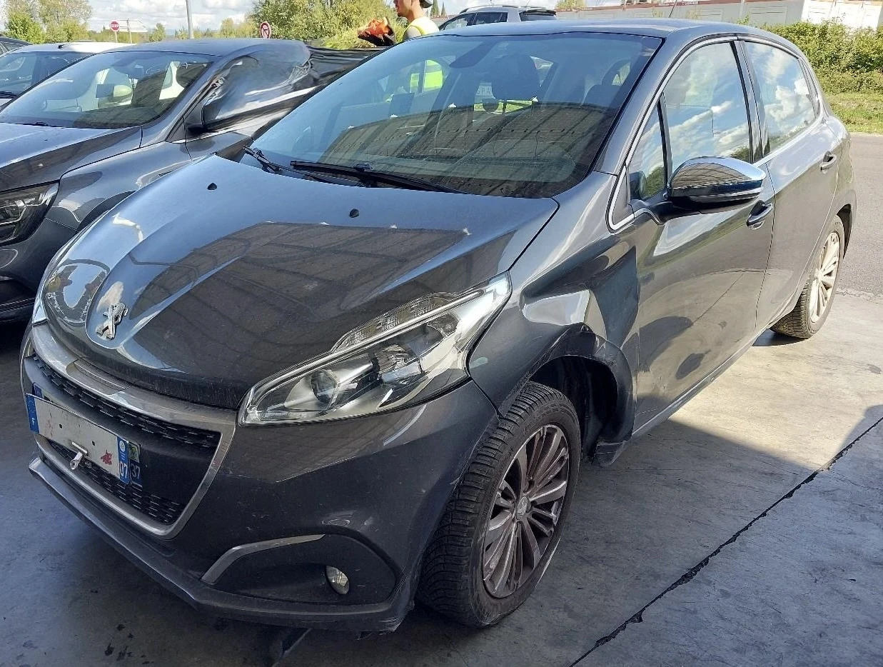 Peugeot 208 1.2i AUTOMATIC EURO6 - изображение 3