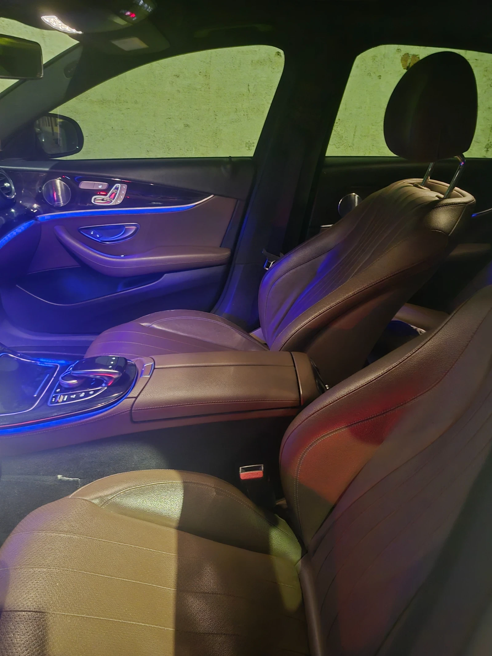 Mercedes-Benz E 300 E300! 4Matic! 9GTronic! Ton Състояние !Ambient lig - изображение 5