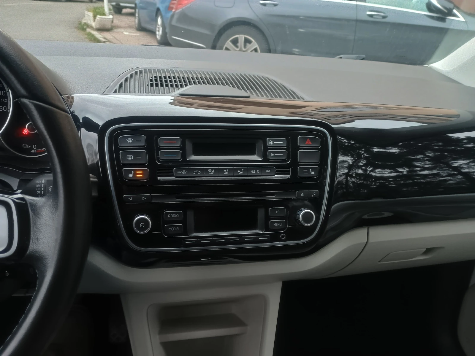 VW Up, снимка 8 - Автомобили и джипове - 53906309