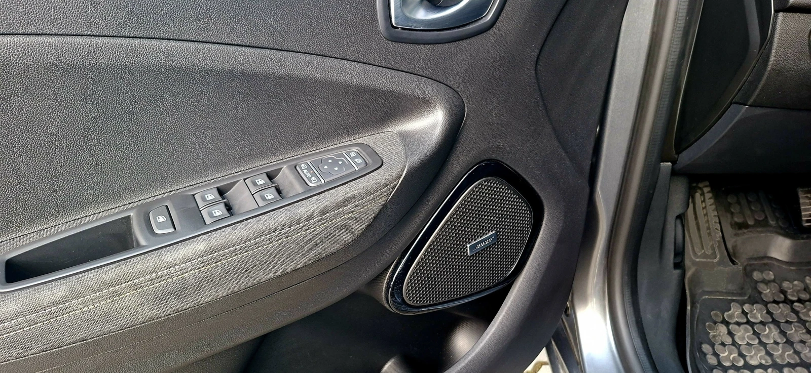 Renault Zoe E-Tech Iconic 52kWh CCS, снимка 8 - Автомобили и джипове - 53994698