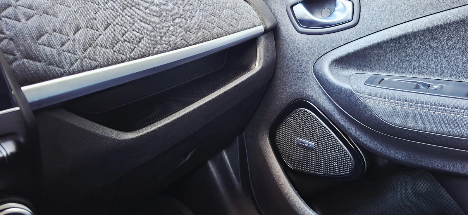 Renault Zoe E-Tech Iconic 52kWh CCS, снимка 10 - Автомобили и джипове - 53994698