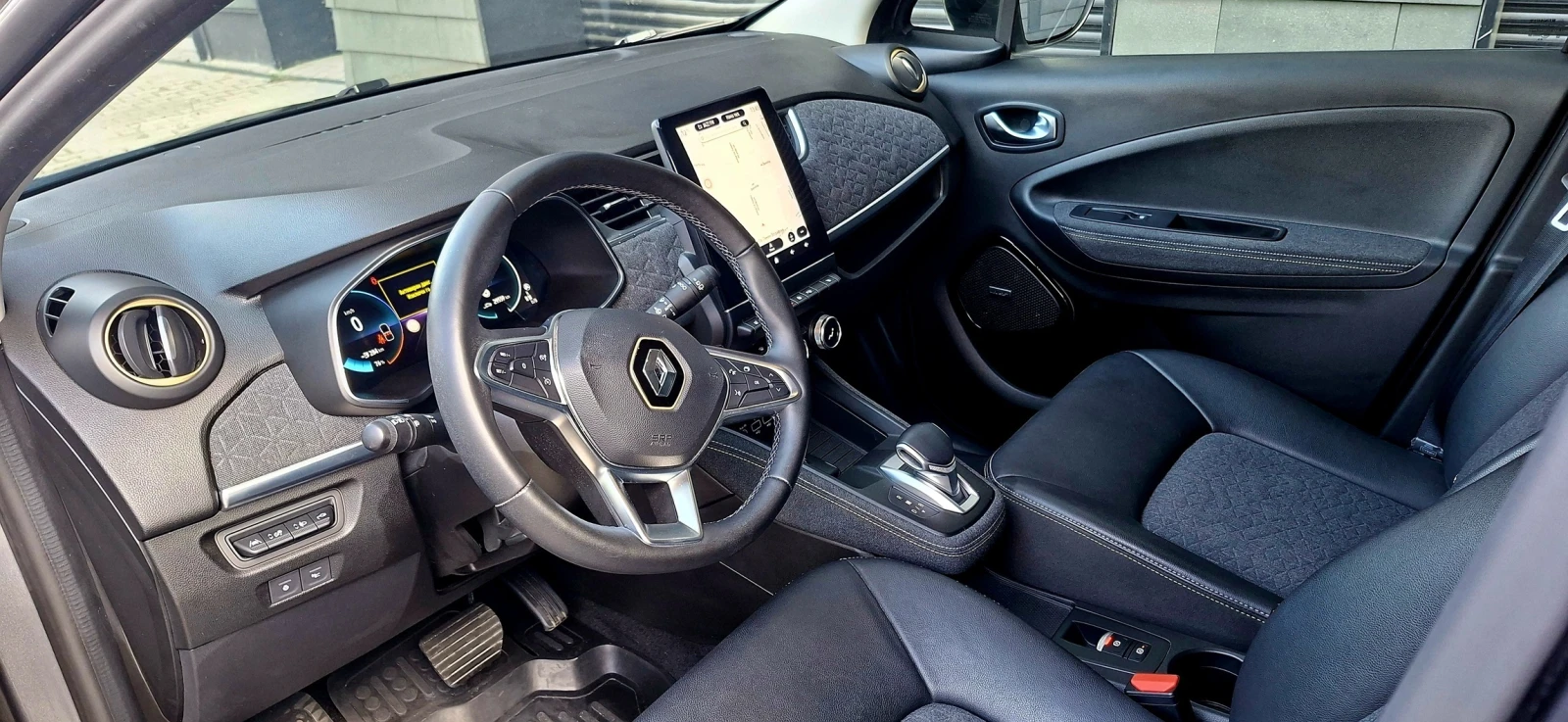 Renault Zoe E-Tech Iconic 52kWh CCS, снимка 6 - Автомобили и джипове - 53994698