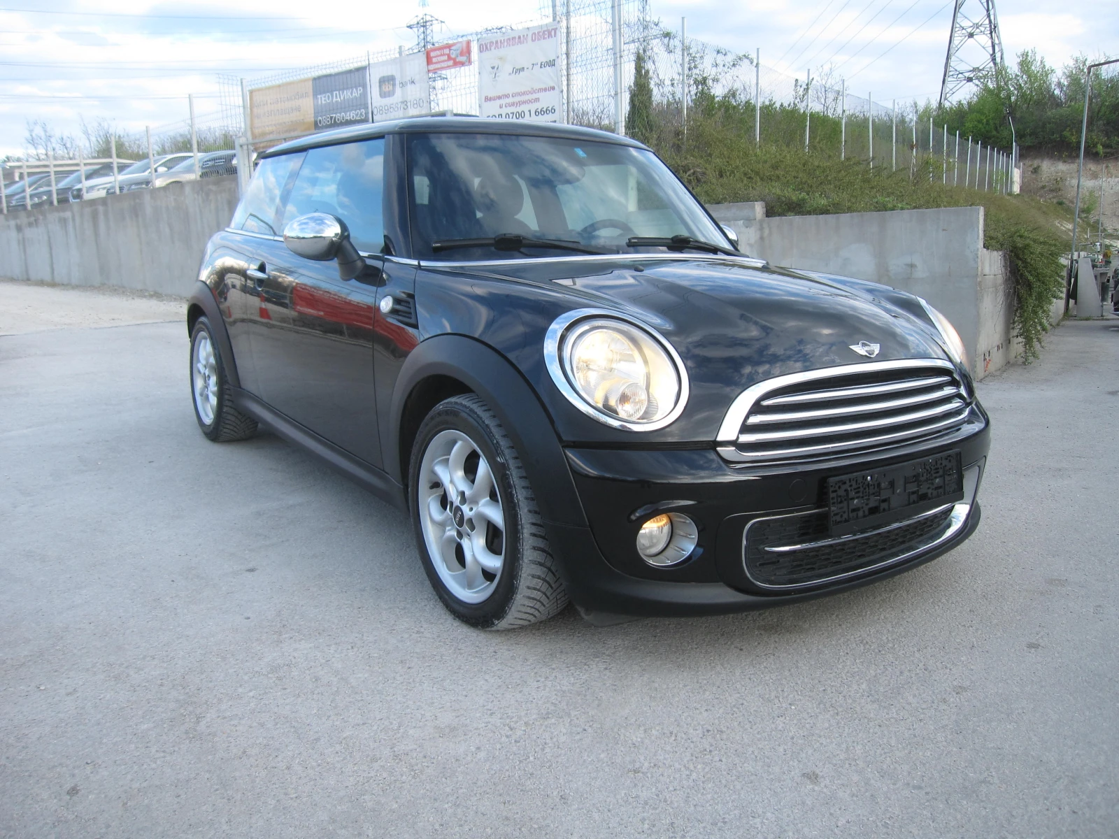 Mini Cooper 1, 6D., Кожа, NAVI, снимка 2 - Автомобили и джипове - 54295779