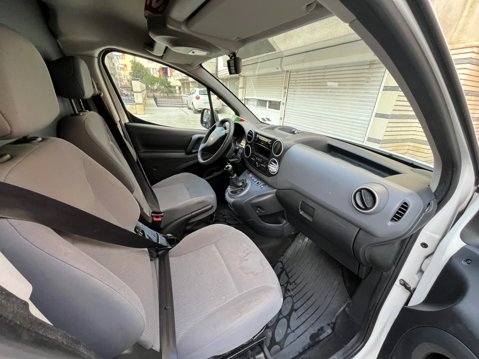 Peugeot Partner 1.6HDI Хладилен, снимка 10 - Автомобили и джипове - 54410747