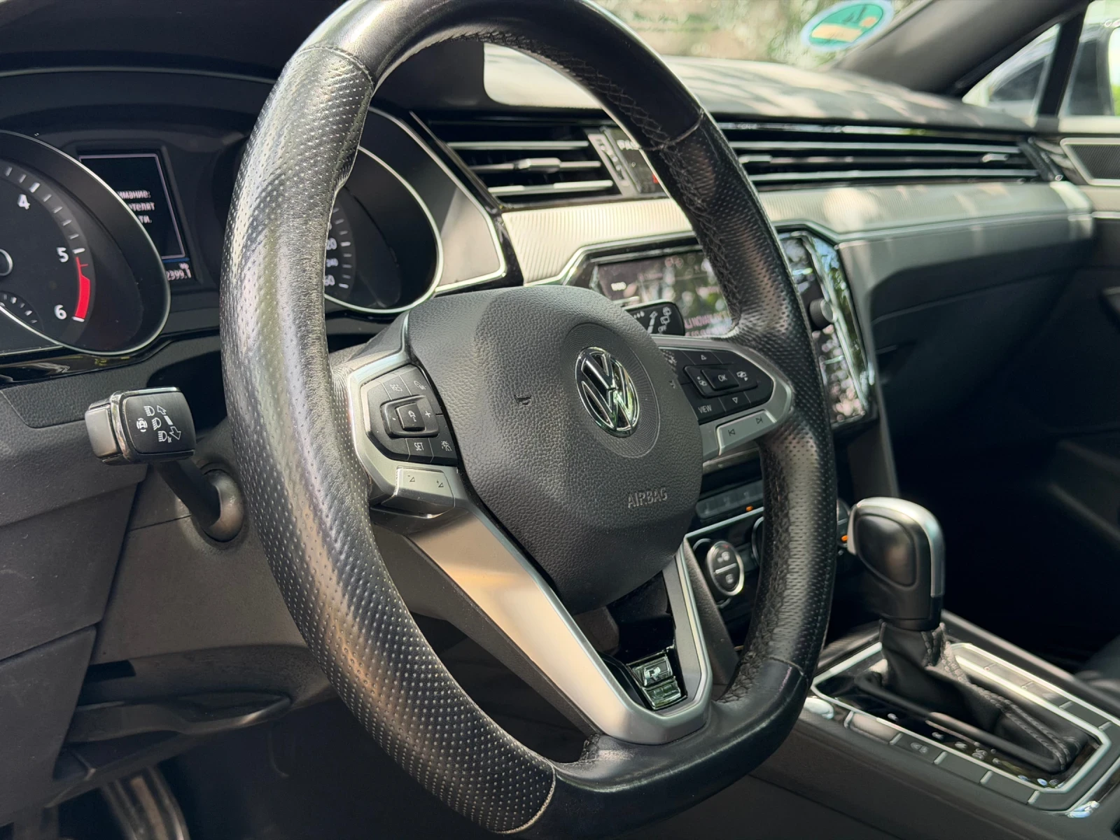 VW Passat 2.0TDI R-Line, снимка 9 - Автомобили и джипове - 55161781