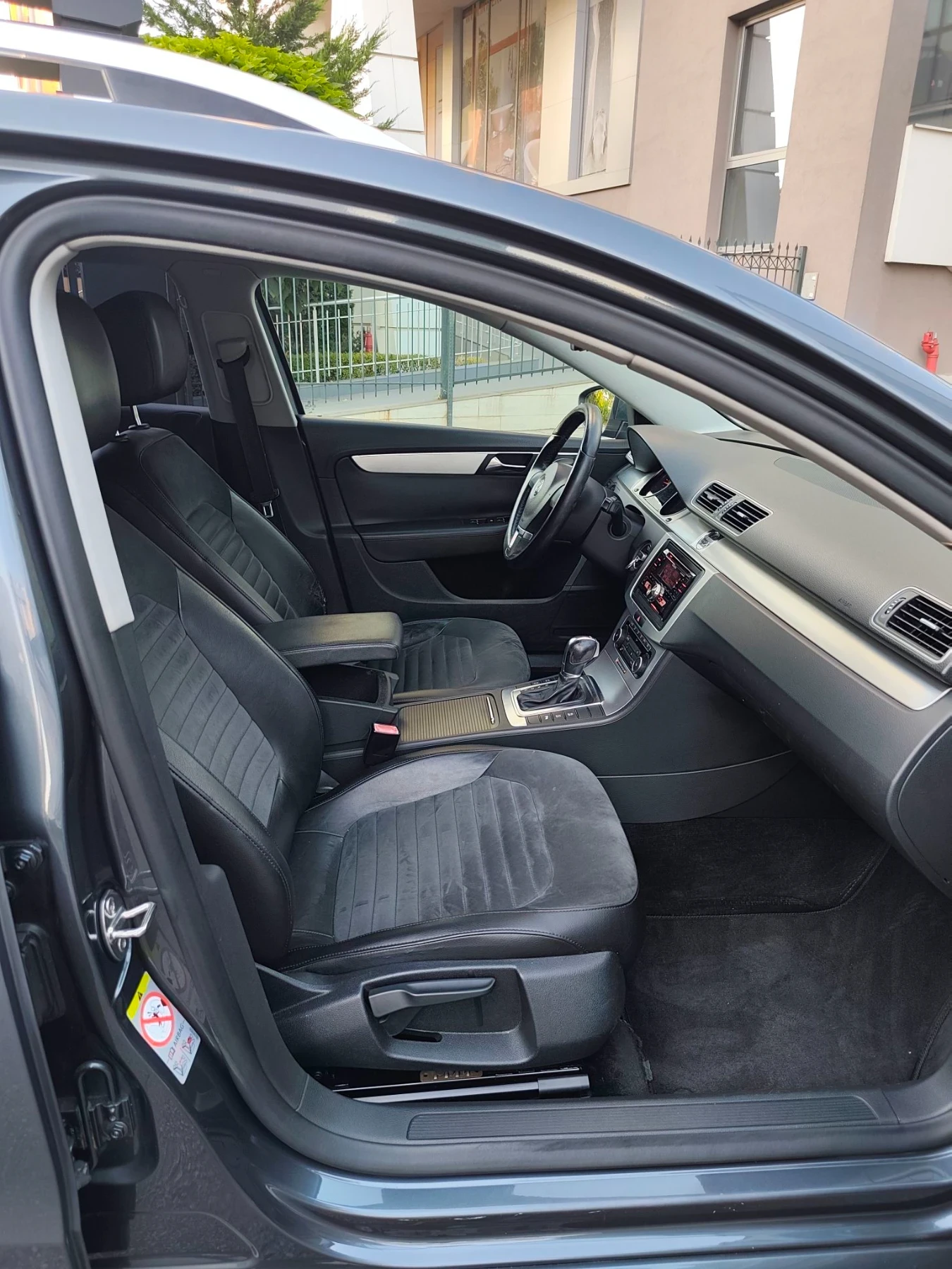 VW Passat 2.0TDI DSG Педгрев Кожа ПЕРФЕКТНО!!!, снимка 9 - Автомобили и джипове - 55747457