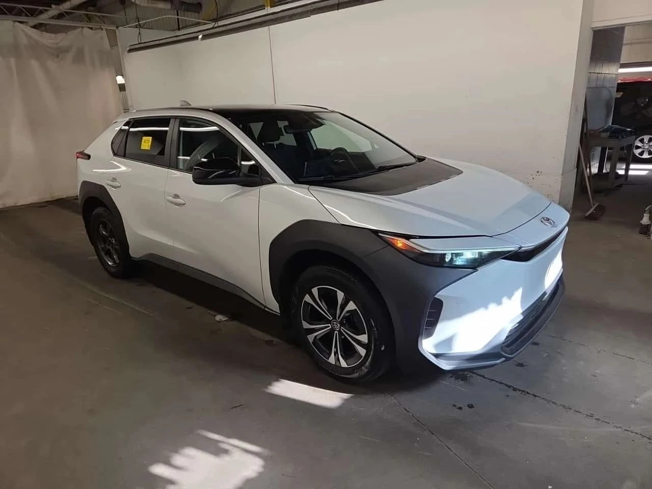 Toyota bZ4X, снимка 2 - Автомобили и джипове - 56697164