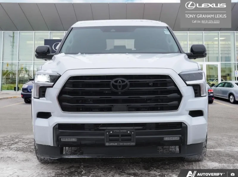 Toyota Sequoia RUNNING BOARDS* COOLED&HEATED SEATS* PANO, снимка 2 - Автомобили и джипове - 53574351