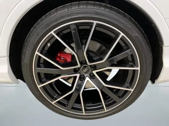 Audi SQ7 Quattro = Black Optic Plus = 7 Seats Гаранция, снимка 5 - Автомобили и джипове - 54004687