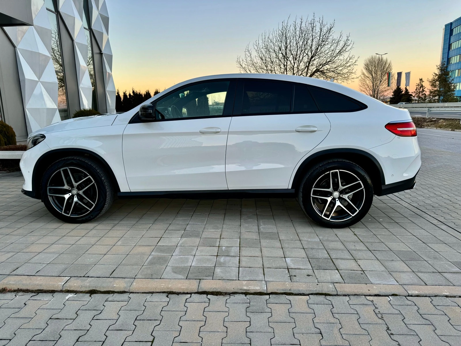 Mercedes-Benz GLE AMG-9G-TRONIC-КАМЕРА-ПАНОРАМА-С.КНИЖКА- - изображение 8