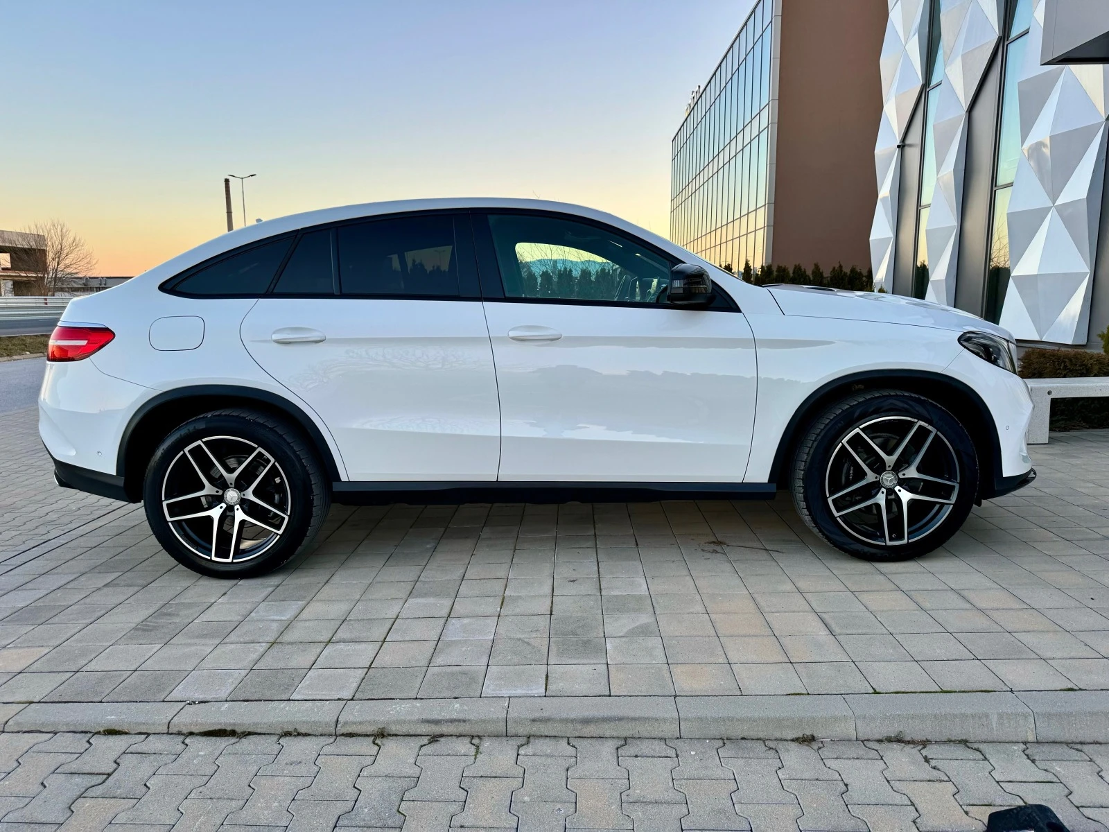 Mercedes-Benz GLE AMG-9G-TRONIC-КАМЕРА-ПАНОРАМА-С.КНИЖКА- - изображение 4