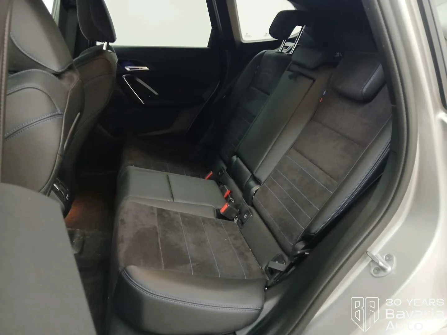 BMW iX1 20 eDrive M Sport Paket - изображение 8