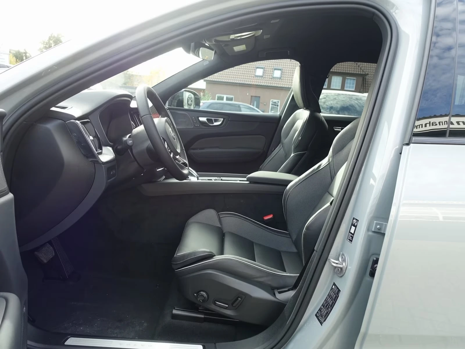 Volvo XC60 NEW 2026MY Black Edition T6 AWD - изображение 8