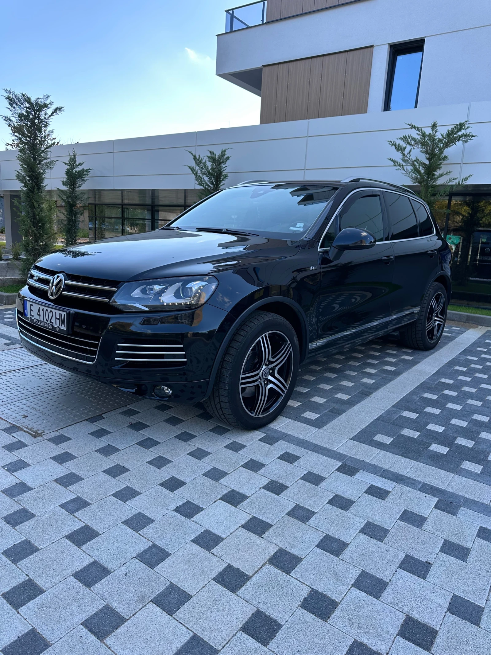 VW Touareg FULL R LINE 4.2 TDI, снимка 3 - Автомобили и джипове - 53968578