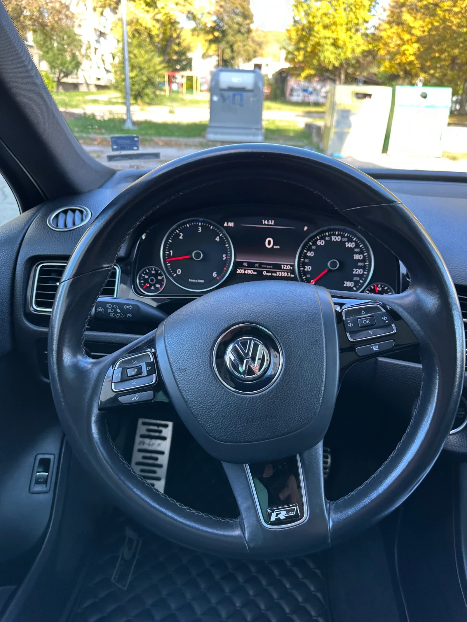 VW Touareg FULL R LINE 4.2 TDI, снимка 12 - Автомобили и джипове - 53968578