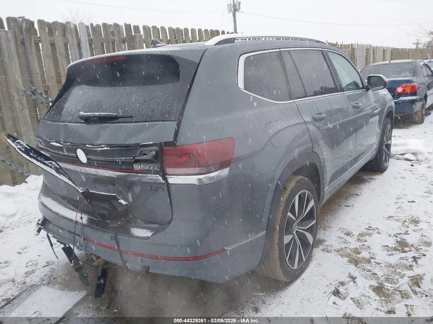 VW Atlas * Sel Premium R-Line* , снимка 4 - Автомобили и джипове - 54049624