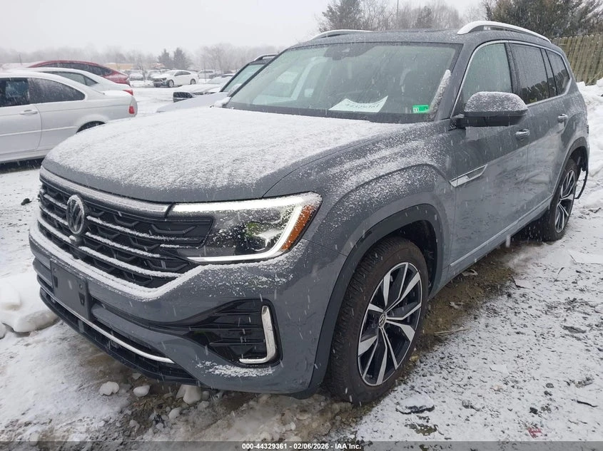 VW Atlas * Sel Premium R-Line* , снимка 2 - Автомобили и джипове - 54049624