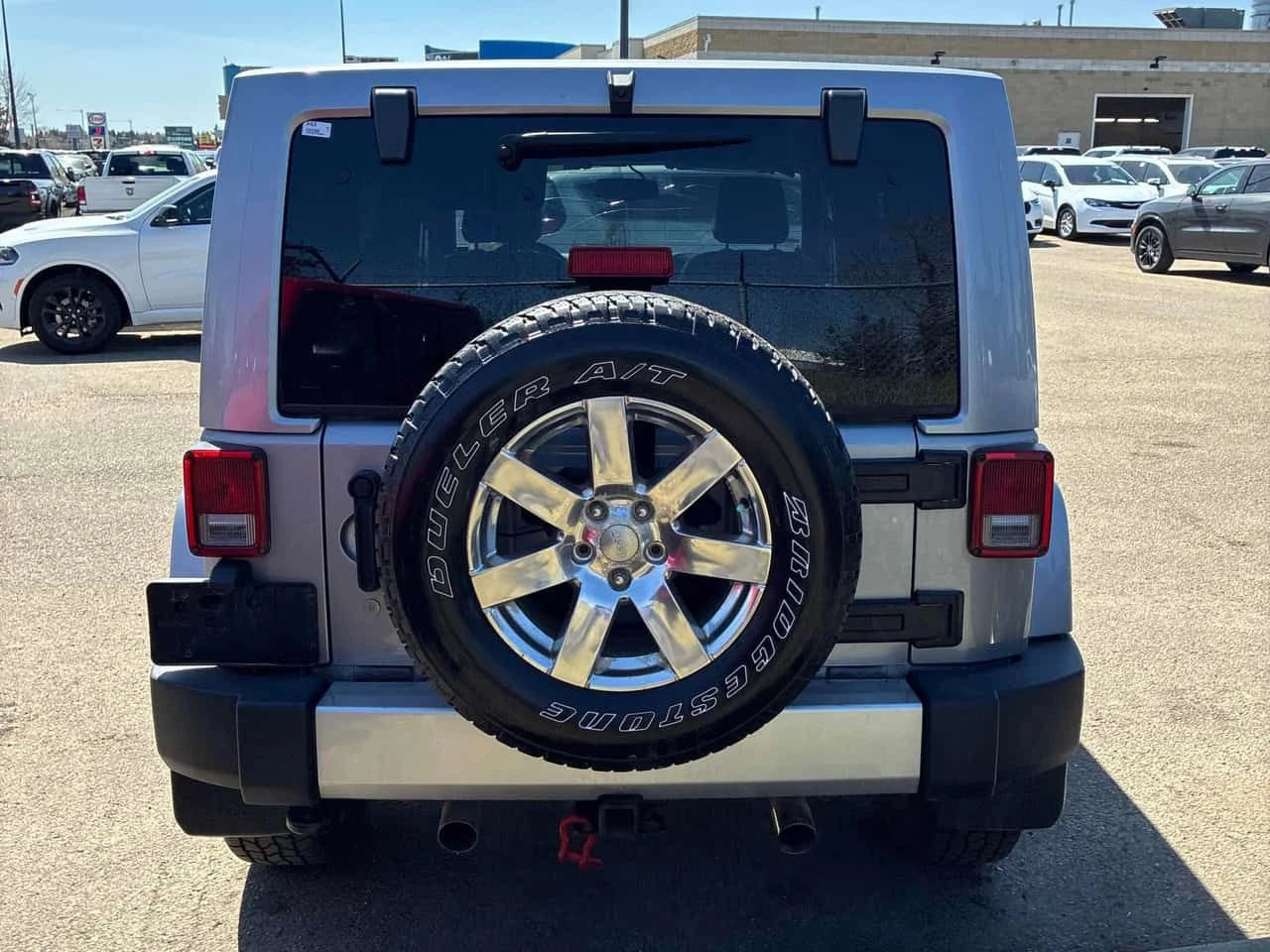 Jeep Wrangler * Sahara * CARFAX * БЕЗ ПЪРВОНАЧАЛНА ВНОСКА, снимка 4 - Автомобили и джипове - 54564316