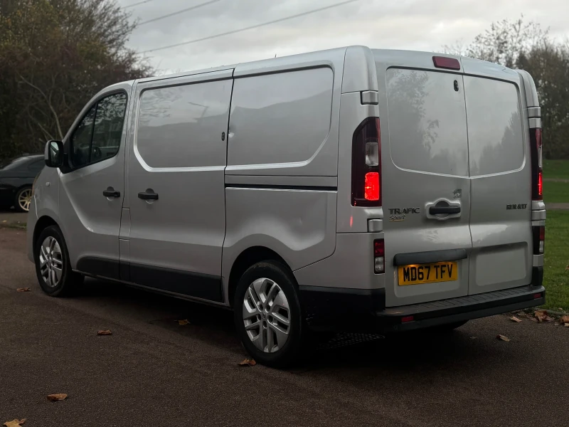 Renault Trafic Sport Sl27 Nav, снимка 4 - Бусове и автобуси - 52411377