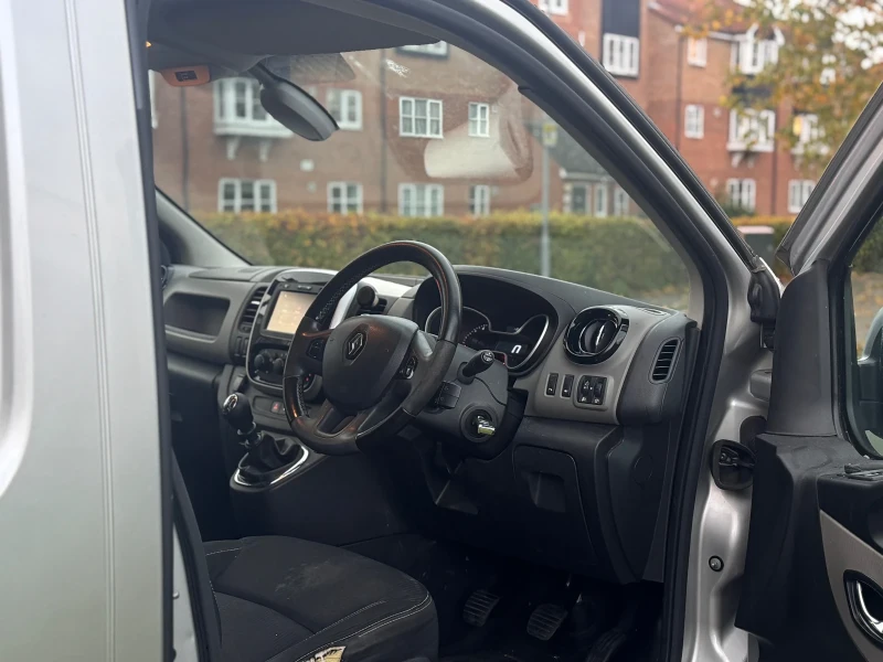 Renault Trafic Sport Sl27 Nav, снимка 7 - Бусове и автобуси - 52411377