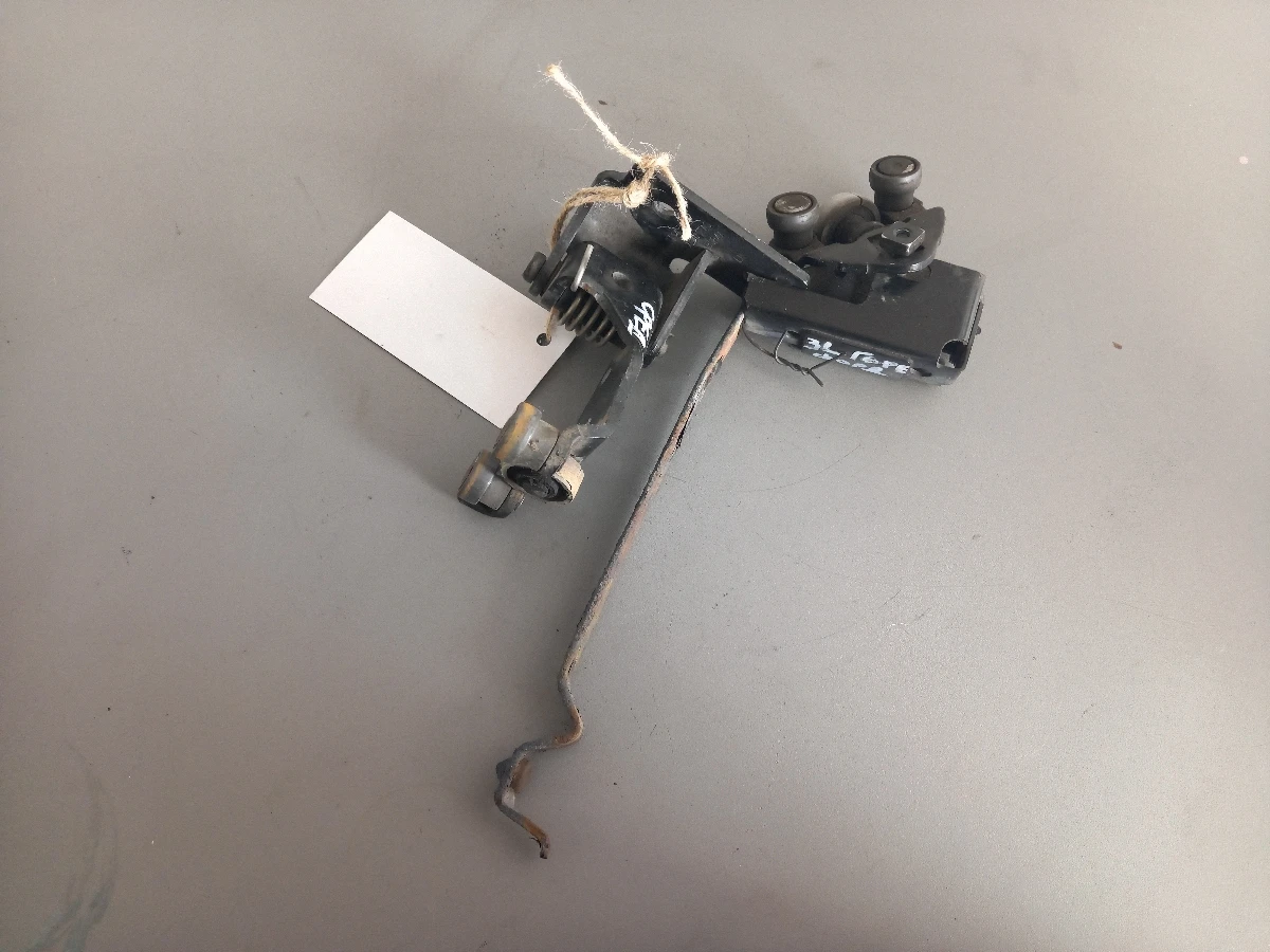 Панти задна лява плъзгаща врата Форд Кънект 