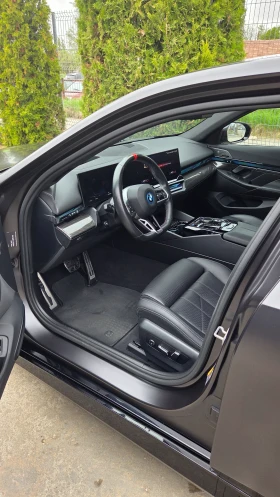 BMW i5 M60 601к.с XDrive Pano B&W, снимка 15