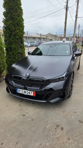 ����� �� �������� �� BMW i5 M60 601�.� XDrive Pano B&W