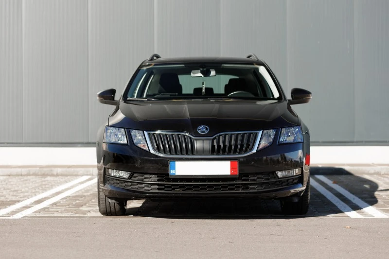 Skoda Octavia 1.5 G-TEC РЕГИСТРИРАНА ПРОМОЦИЯ, снимка 2 - Автомобили и джипове - 48177681