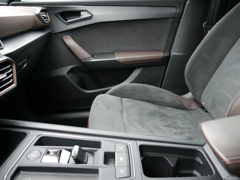 Cupra Formentor VZ5* TAIGA* BREMBO* DISTR* CARBON* MEMORY* , снимка 9 - Автомобили и джипове - 50402817