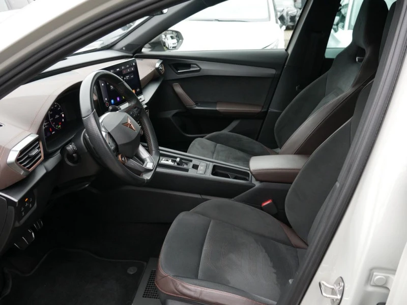 Cupra Formentor VZ5* TAIGA* BREMBO* DISTR* CARBON* MEMORY* , снимка 4 - Автомобили и джипове - 50402817