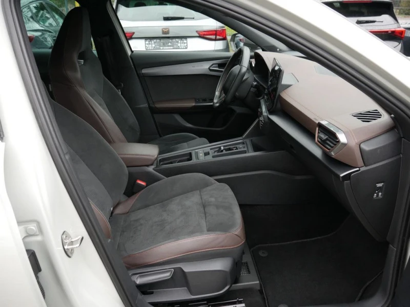 Cupra Formentor VZ5* TAIGA* BREMBO* DISTR* CARBON* MEMORY* , снимка 11 - Автомобили и джипове - 50402817