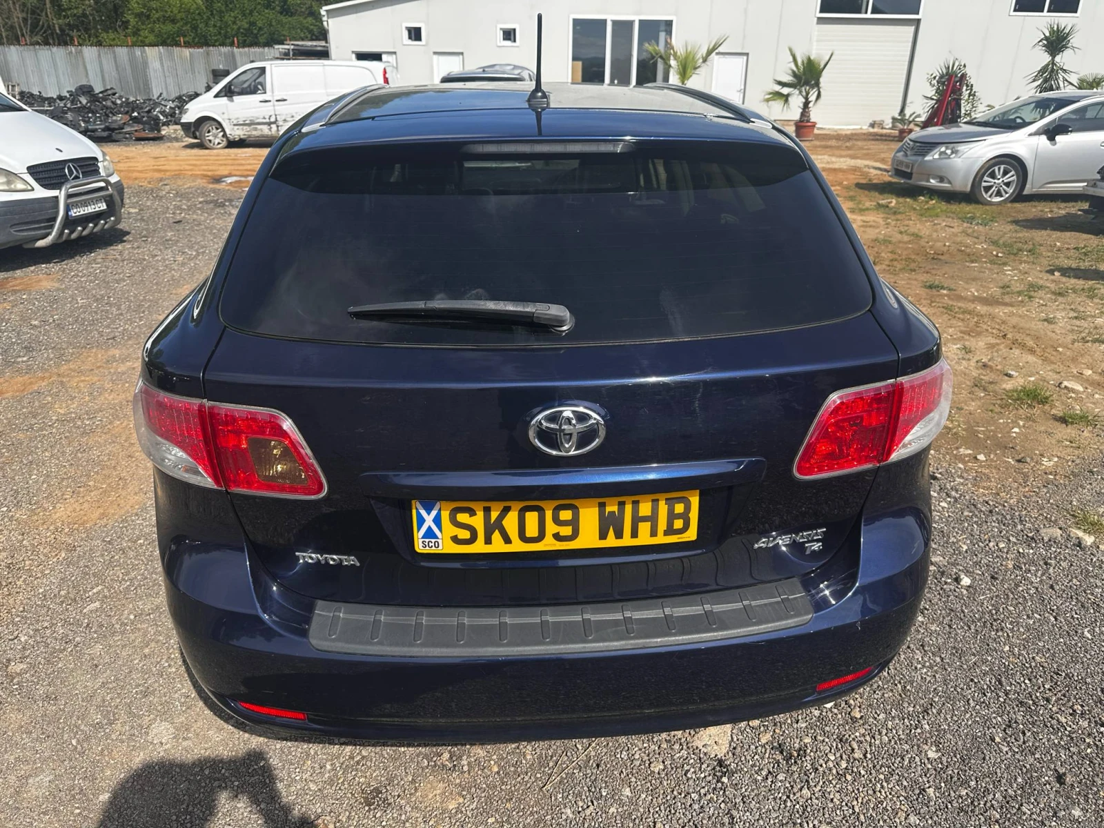Toyota Avensis 1. 8 Valvematic 147 к. с, автоматик НА ЧАСТИ - изображение 2