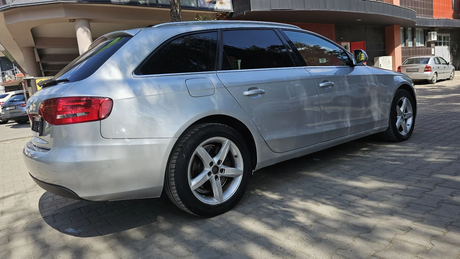 Audi A4 2.0tdi avant 2009 - изображение 4