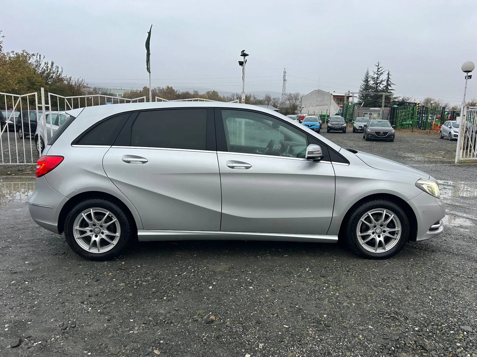 Mercedes-Benz B 180  ДИСТРОНИК * АВТОМАТИК 7G * КАМЕРА * AVANTGARDE - изображение 4