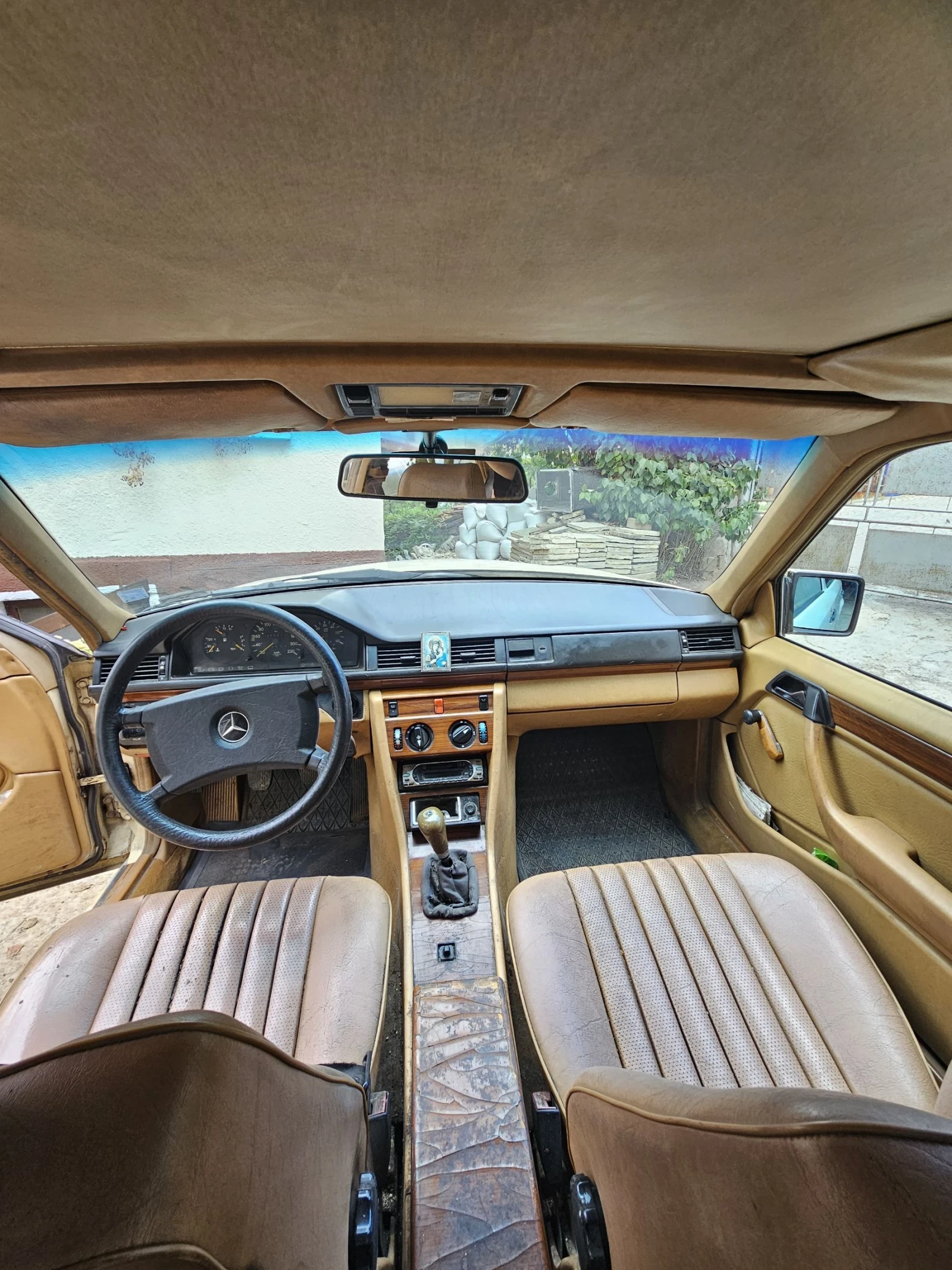 Mercedes-Benz 124  - изображение 8