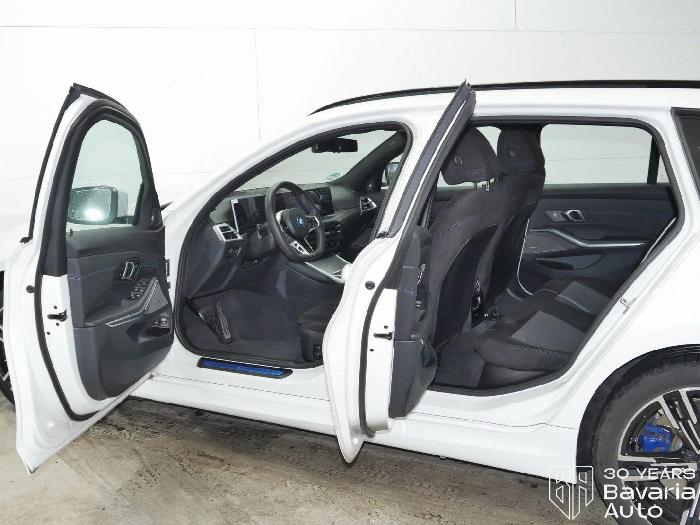 BMW 330 e xDrive Touring M Sport Paket Sportautomatic | Mobile.bg   5