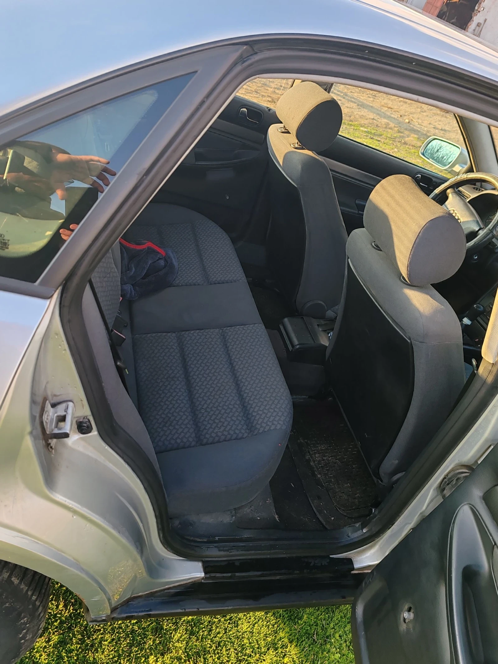 Audi A4 1.6 101 - изображение 6