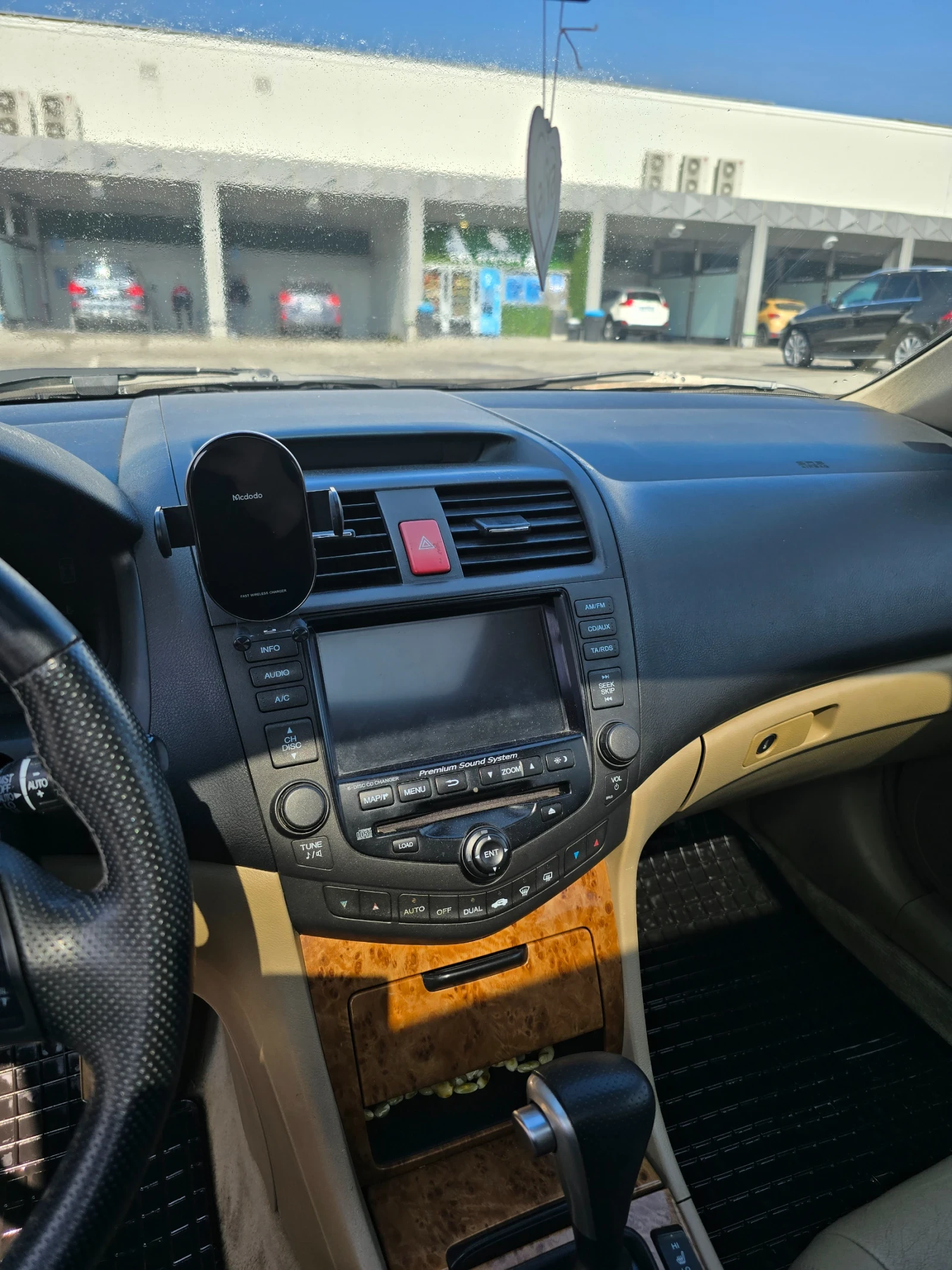 Honda Accord 2.4 I-VTEC, снимка 14 - Автомобили и джипове - 53835947