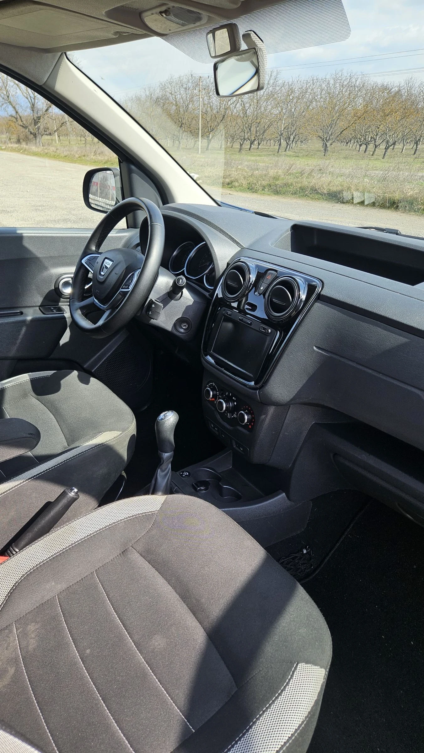 Dacia Dokker 1.6 SCe / Фабрична Газ , снимка 8 - Автомобили и джипове - 53878662