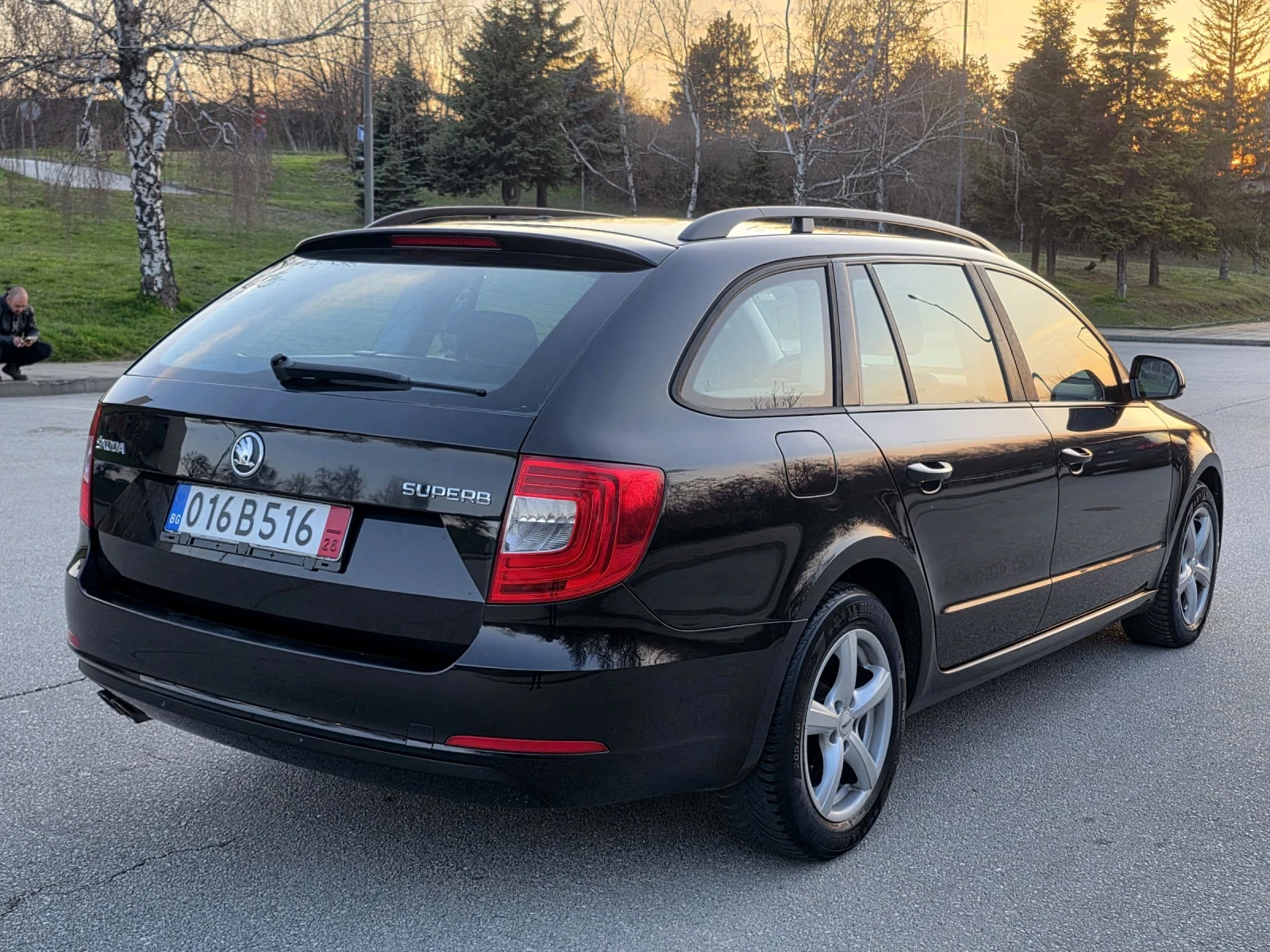 Skoda Superb 2.0TDi , Фейслифт, Сервизна история!, снимка 4 - Автомобили и джипове - 53979059