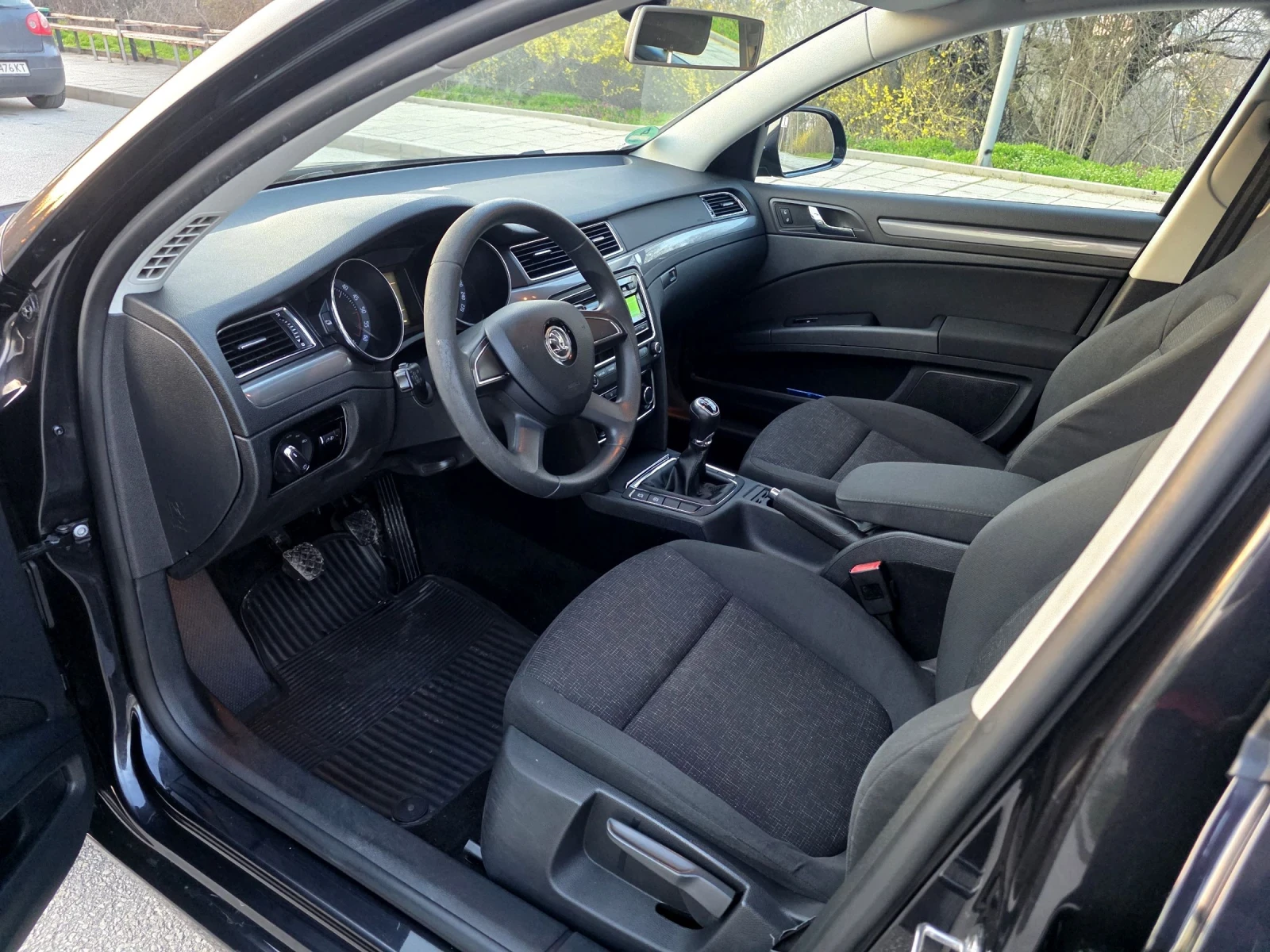 Skoda Superb 2.0TDi , Фейслифт, Сервизна история!, снимка 8 - Автомобили и джипове - 53979059