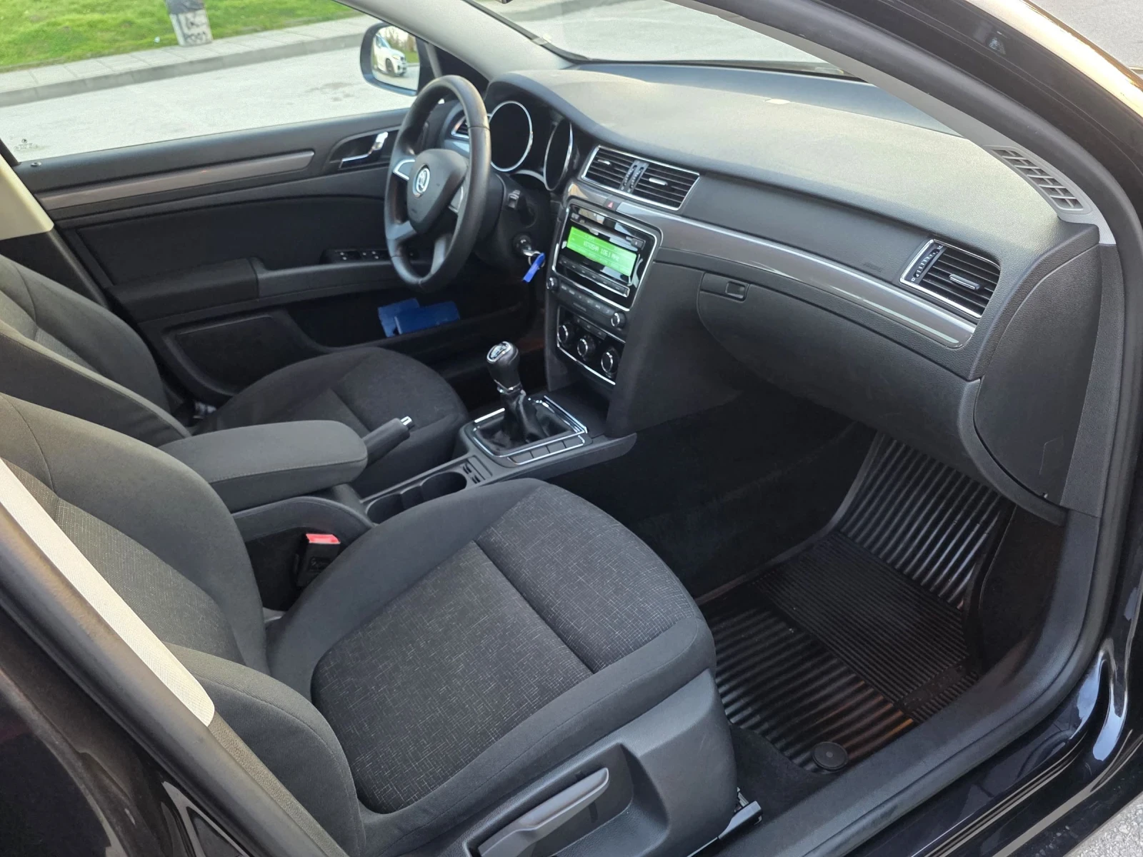 Skoda Superb 2.0TDi , Фейслифт, Сервизна история!, снимка 9 - Автомобили и джипове - 53979059