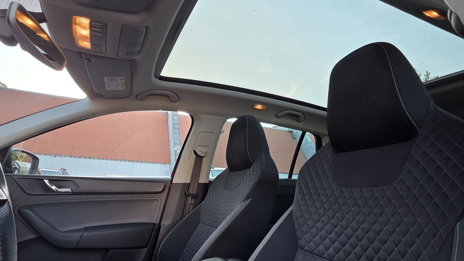 Skoda Rapid Monte Carlo/7 скорости, снимка 8 - Автомобили и джипове - 54419905